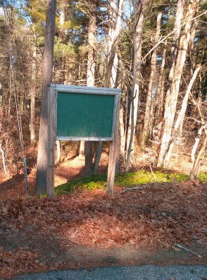 Blank trail sign at cul de sac on Indian Trail in Hanson.